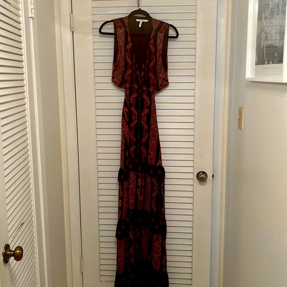 Avec les filles long dress with cut out back - Picture 1 of 8